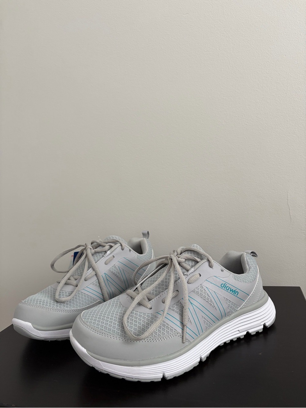 Diawin Women’s Light Grey Sneakers with Teal Accents, 8.5 Extra Wide.